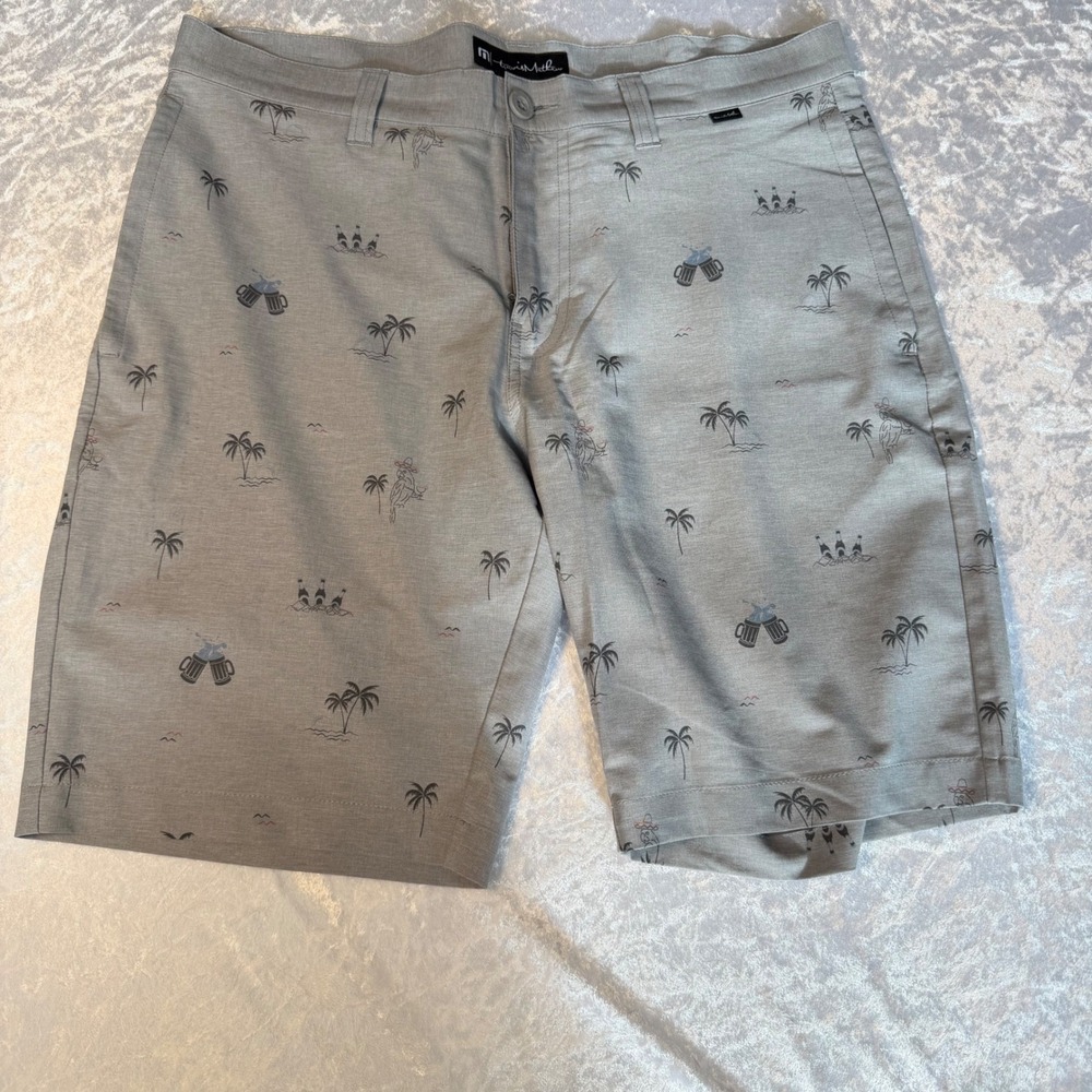 TravisMathew Men's Size 34 Golf Shorts Palm Tree Beer Mug‎ Print Casual Chino